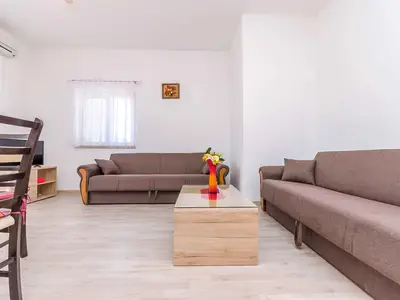 Ferienwohnung für 8 Personen (150 m²) in Seget Donji 9/10