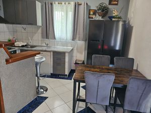 24047646-Ferienwohnung-4-Seget Gornji-300x225-1