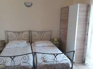 23926438-Ferienwohnung-2-Seget Vranjica-300x225-3