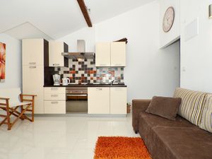 23927652-Ferienwohnung-4-Seget Vranjica-300x225-5