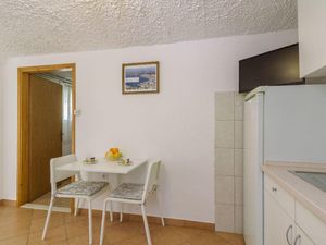 24050877-Ferienwohnung-2-Seget Vranjica-300x225-1