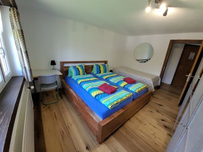 Schlafzimmer mit Zusatzbett