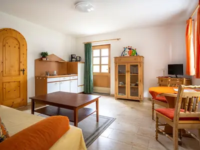 Pensionzimmer_unten_rechts (Wohnzimmer)