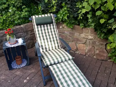 Liege auf der Terrasse