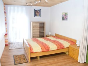 23528042-Ferienwohnung-4-Selb-300x225-5