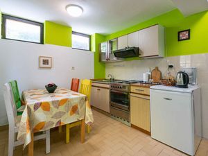 23890150-Ferienwohnung-4-Selce-300x225-5