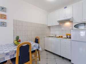 23980629-Ferienwohnung-2-Selce-300x225-3