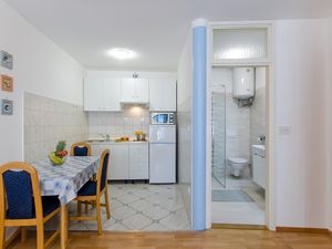 23980629-Ferienwohnung-2-Selce-300x225-5