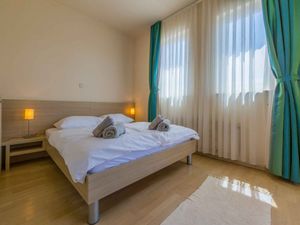 24032636-Ferienwohnung-6-Selce-300x225-4