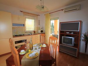 24033531-Ferienwohnung-5-Selce-300x225-5