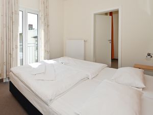 23336714-Ferienwohnung-6-Sellin (Ostseebad)-300x225-2