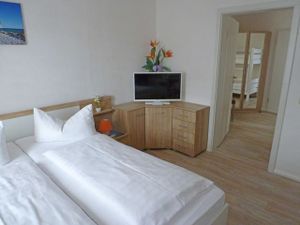 18143427-Ferienwohnung-4-Sellin (Ostseebad)-300x225-4