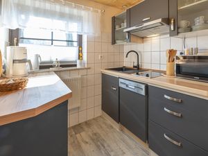 23471941-Ferienwohnung-4-Sellin (Ostseebad)-300x225-4