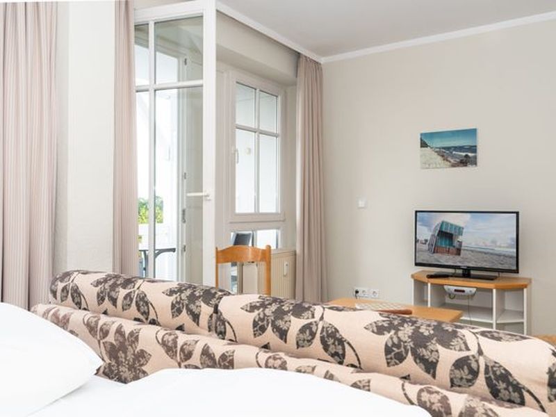 22296045-Ferienwohnung-2-Sellin (Ostseebad)-800x600-0