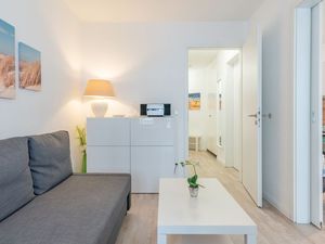 22296241-Ferienwohnung-4-Sellin (Ostseebad)-300x225-2