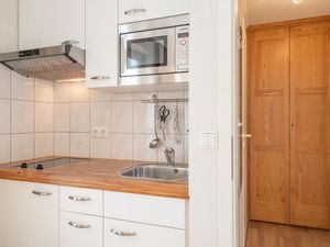 22296221-Ferienwohnung-2-Sellin (Ostseebad)-300x225-5