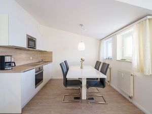 22296215-Ferienwohnung-4-Sellin (Ostseebad)-300x225-2