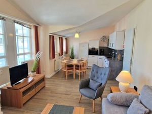 22296365-Ferienwohnung-4-Sellin (Ostseebad)-300x225-0