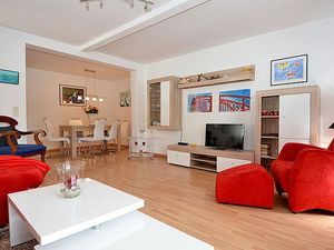 23911014-Ferienwohnung-5-Sellin (Ostseebad)-300x225-1