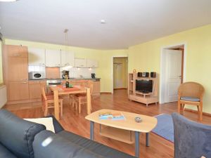 23911088-Ferienwohnung-6-Sellin (Ostseebad)-300x225-3