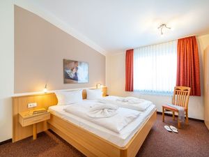 23911558-Ferienwohnung-4-Sellin (Ostseebad)-300x225-4