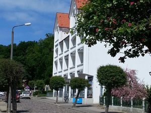 Außenansicht des Gebäudes. Blick auf Wald + Kirchstraße aus Richtung Wilhelmstraße