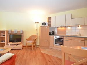 23910947-Ferienwohnung-2-Sellin (Ostseebad)-300x225-3