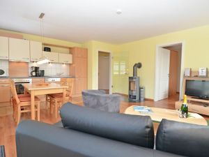 23911095-Ferienwohnung-6-Sellin (Ostseebad)-300x225-4