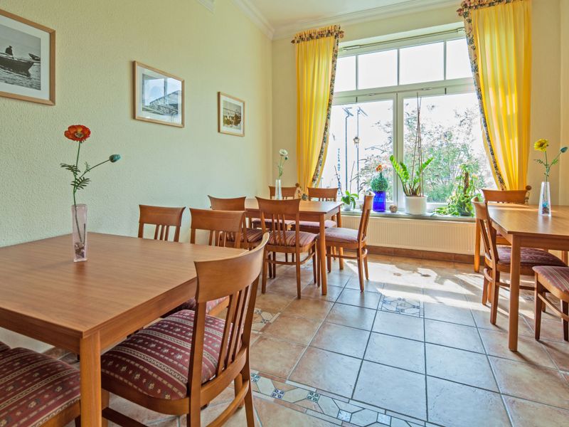 23847340-Ferienwohnung-2-Sellin (Ostseebad)-800x600-2