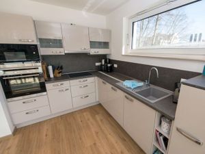 23911388-Ferienwohnung-4-Sellin (Ostseebad)-300x225-5