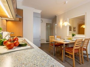 23911549-Ferienwohnung-4-Sellin (Ostseebad)-300x225-2