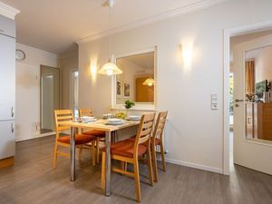 23911549-Ferienwohnung-4-Sellin (Ostseebad)-300x225-4