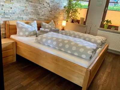 Schlafzimmer links