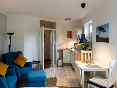 kombiniertes Wohn-Schlafzimmer mit integrierter Küche