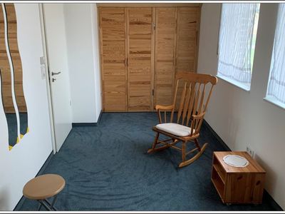 2. Schlafzimmer mit getrennt stehenden Betten