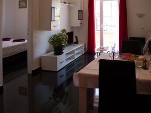 23047937-Ferienwohnung-4-Senj-300x225-0