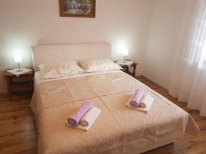 23941581-Ferienwohnung-4-Senj-300x225-0