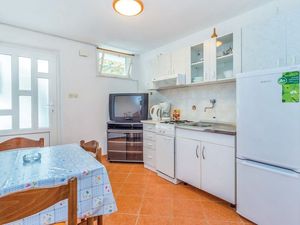 23943634-Ferienwohnung-4-Senj-300x225-5