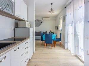 23945110-Ferienwohnung-3-Senj-300x225-4