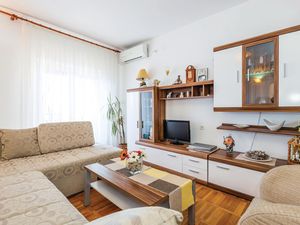 23728222-Ferienwohnung-7-Senj-300x225-2