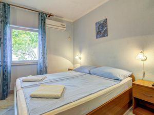 23745579-Ferienwohnung-2-Senj-300x225-2