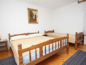 18511278-Ferienwohnung-3-Senj-300x225-4