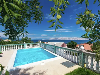 PoolOfHouse