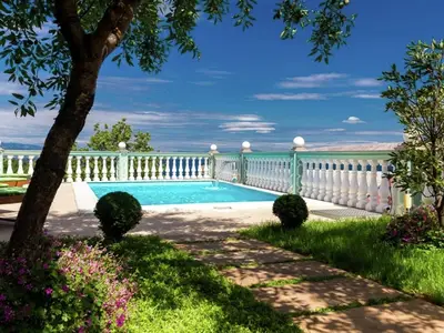 PoolOfHouse
