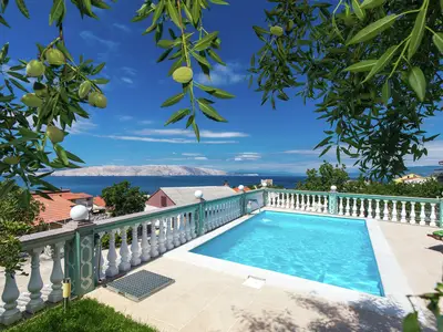 PoolOfHouse