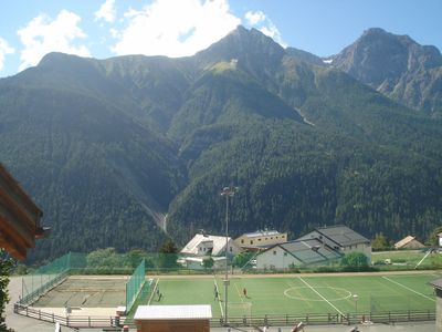 Aussicht vom Haus zum Sportplatz