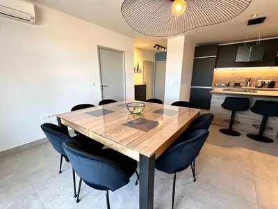 DiningRoom