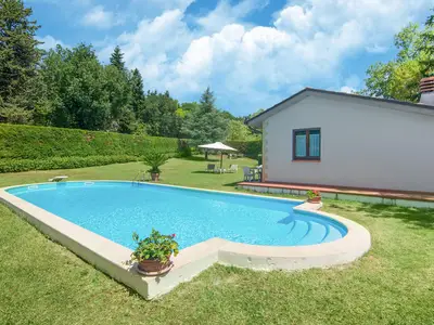 PoolOfHouse