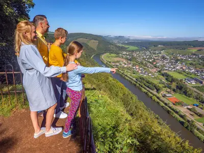 Blick vom Landesdenkmal Klause auf Serrig