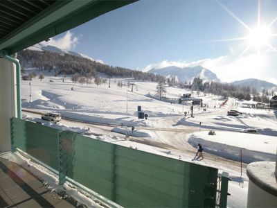 Balkon mit Blick auf die Skipisten